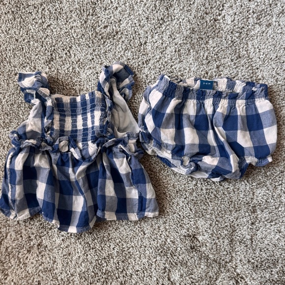 Old Navy baby girl Ruffle-Trim Gingham Top and Bloomer Shorts size 3-6 months - Picture 3 of 8